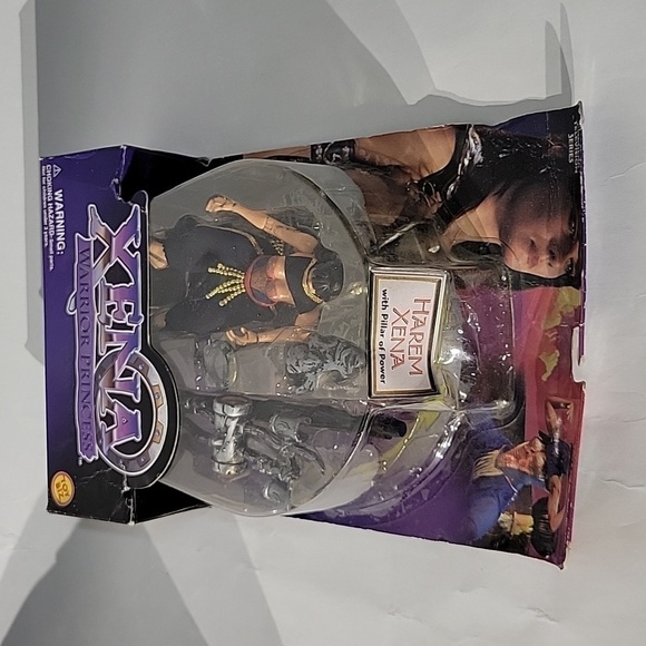 Toy Biz, Xena Warrior Huntress, Gabrielle Orphan of War, & Harem Xena w/ Pillar - Picture 16 of 17